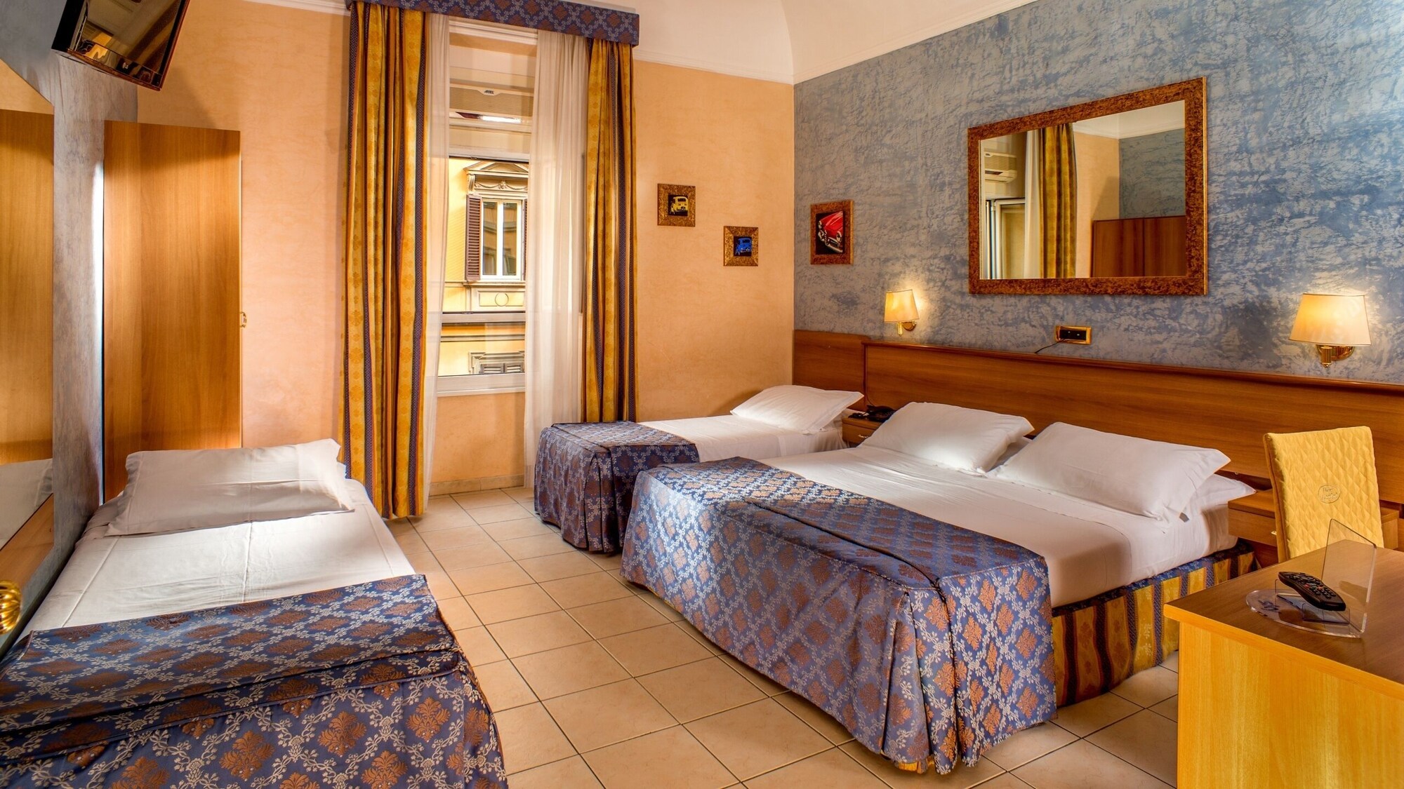 ROOM, QUADRUPLE