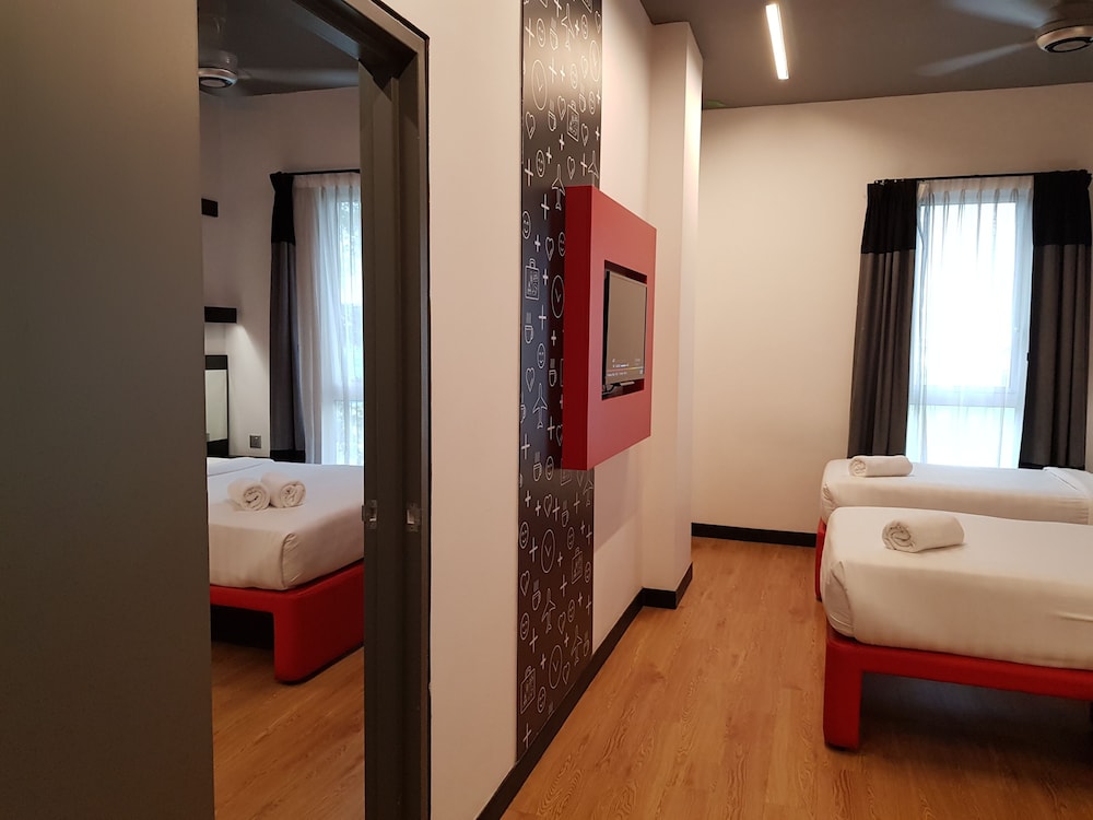 Tune Hotel Klia2 30/61