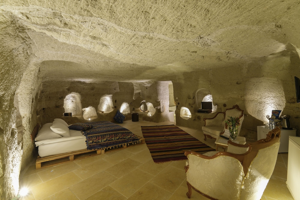 My Cave Suites 29/50
