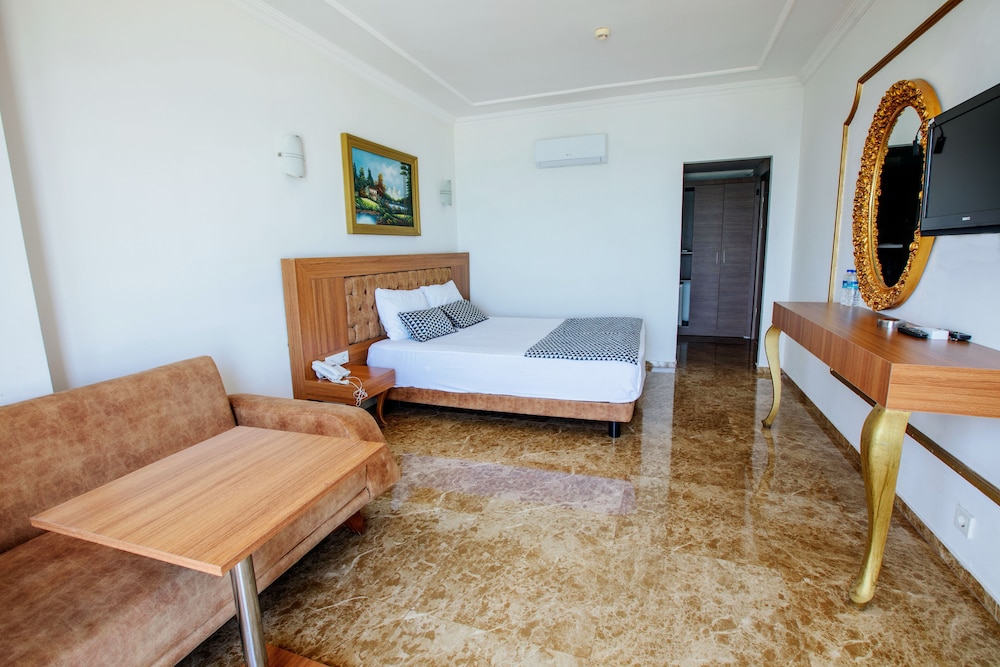 Kristal Beach Hotel 26/48