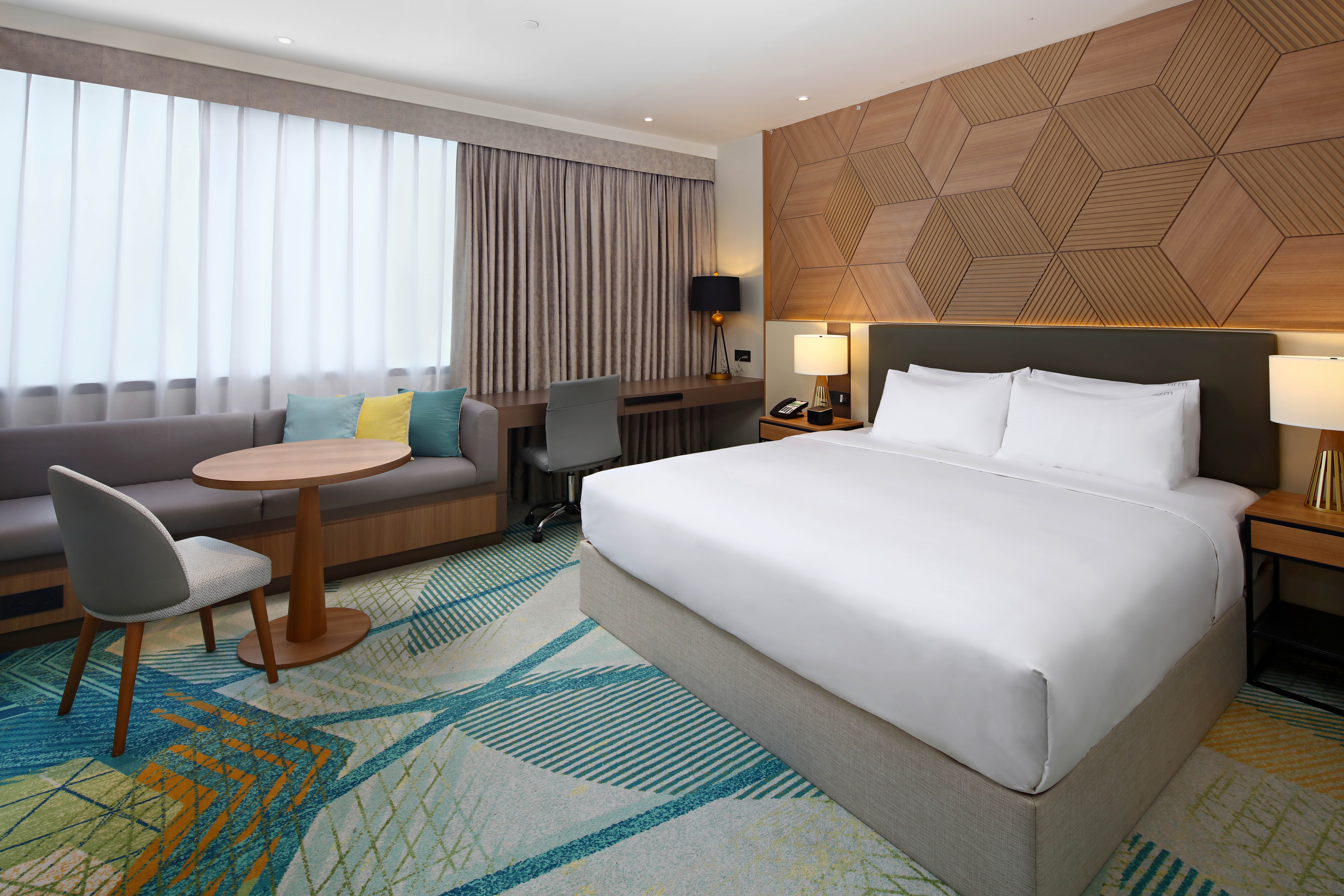SUITE, KING BED