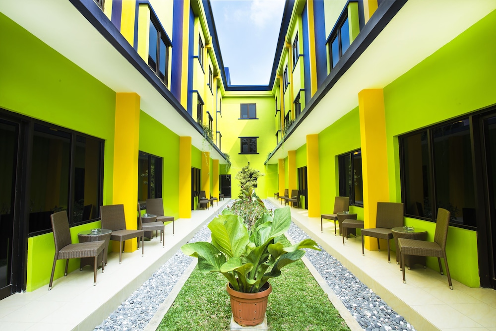 PrimeBiz Hotel Karawang 21/27