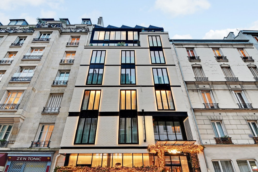 Card Hotel in PARIS