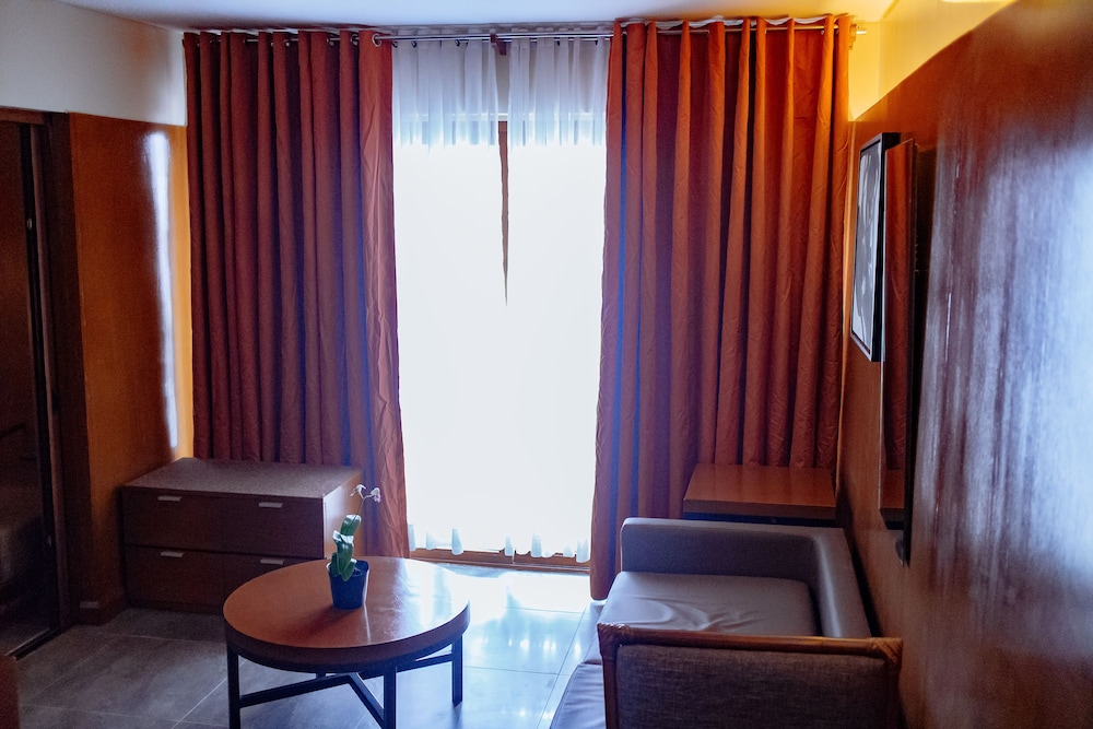Crown Regency Beach Resort Boracay 53/75