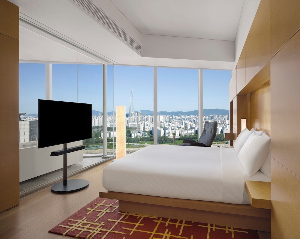 PARK HYATT SEOUL 24/76