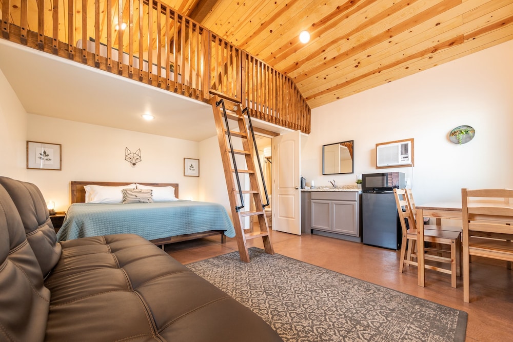 Gooseberry Lodges 60/79