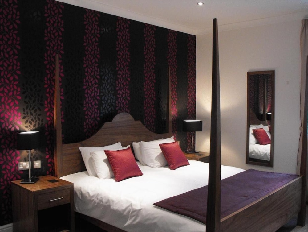 The Boleyn Hotel 16/50