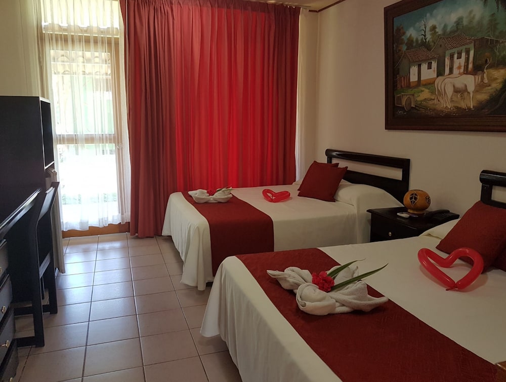 Amapola Resort 7/56