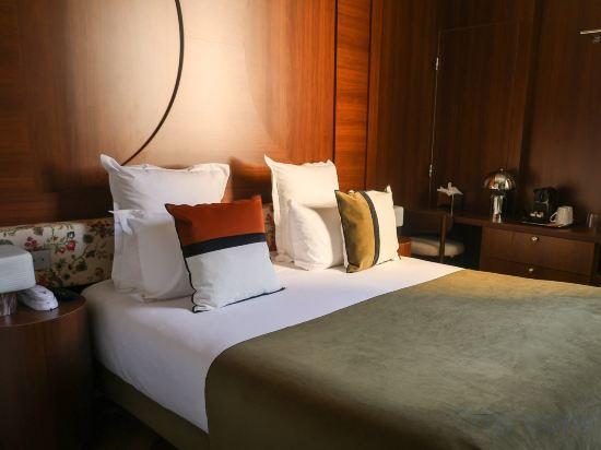 TINY, DOUBLE BED