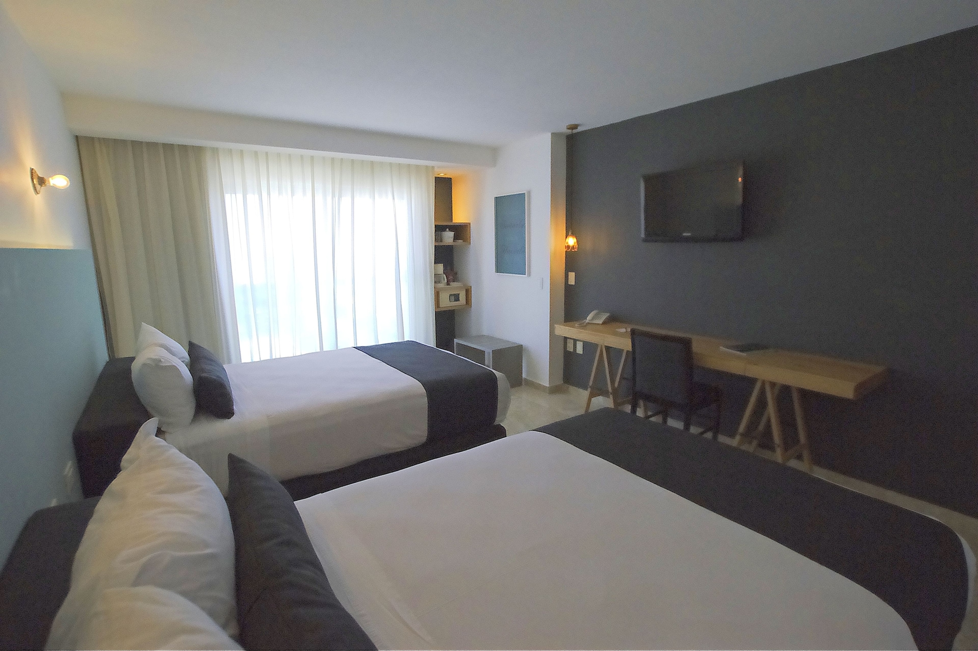 STANDARD, 2 DOUBLE BEDS