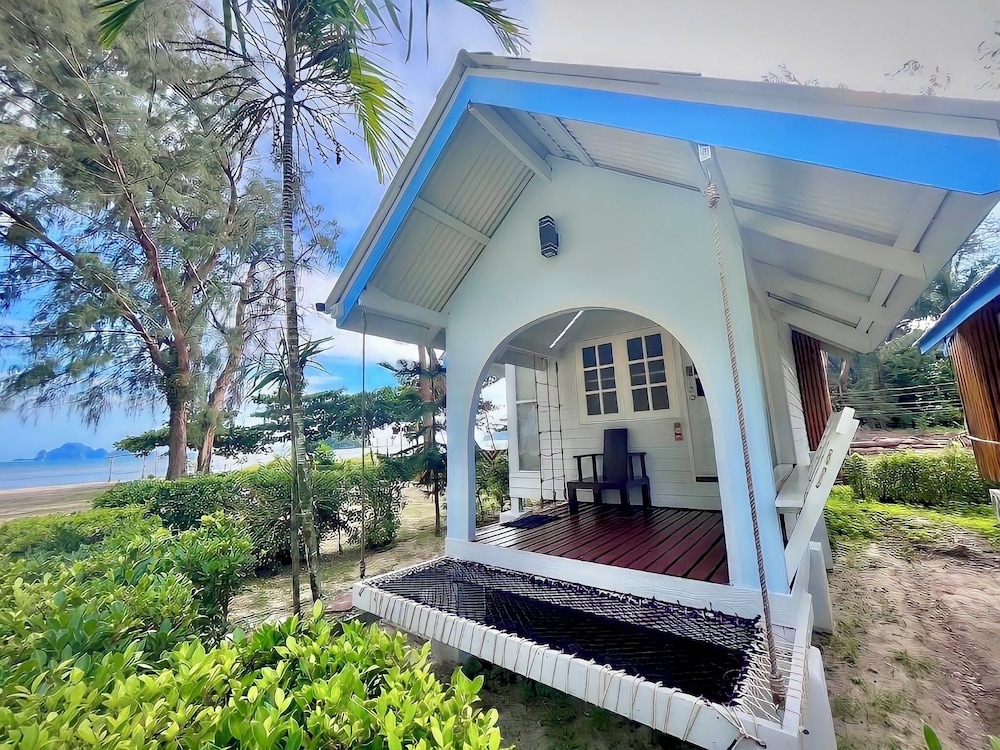 Pan Beach Bungalows photo1