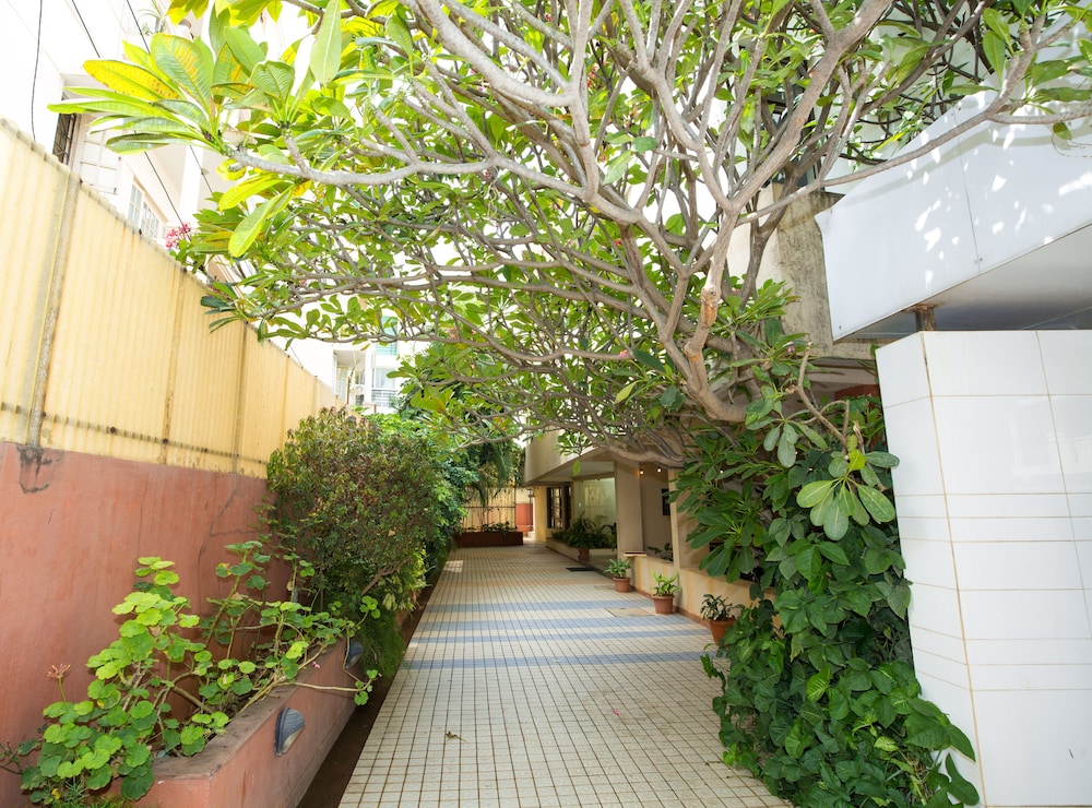 Pearlsuites 48/50