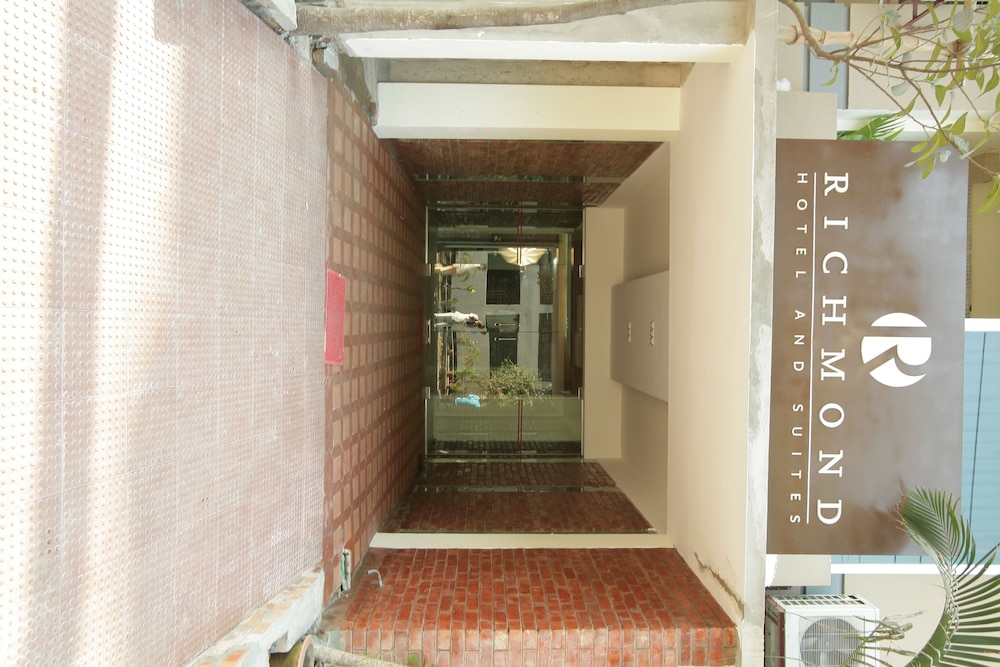 RICHMOND HOTEL AND SUITES photo1