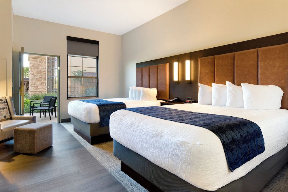 Courtyard, Classic, 2 Queen Beds