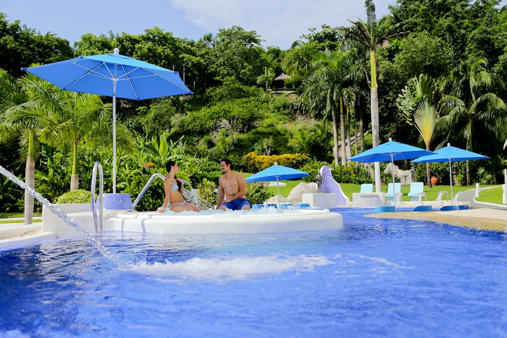 Pacifica Resort Ixtapa 64/72