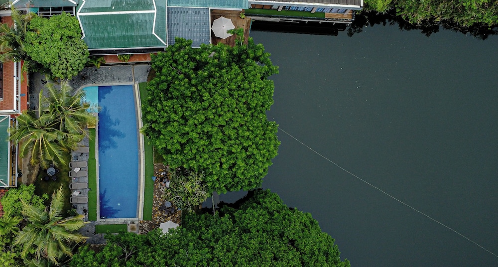 Samathi Lake Resort 46/48