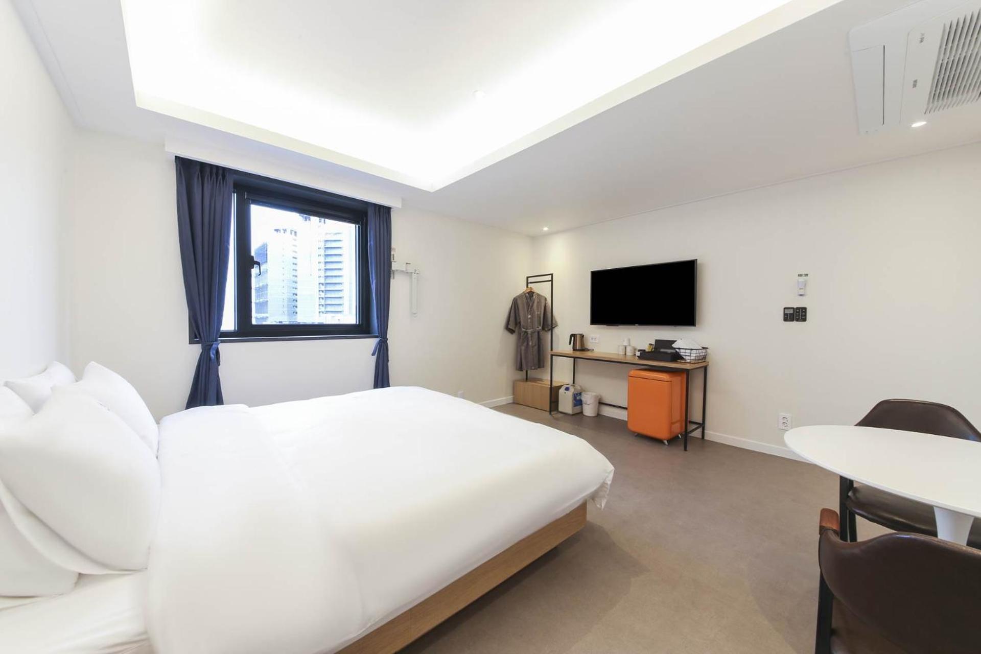 Star Hotel 17/72
