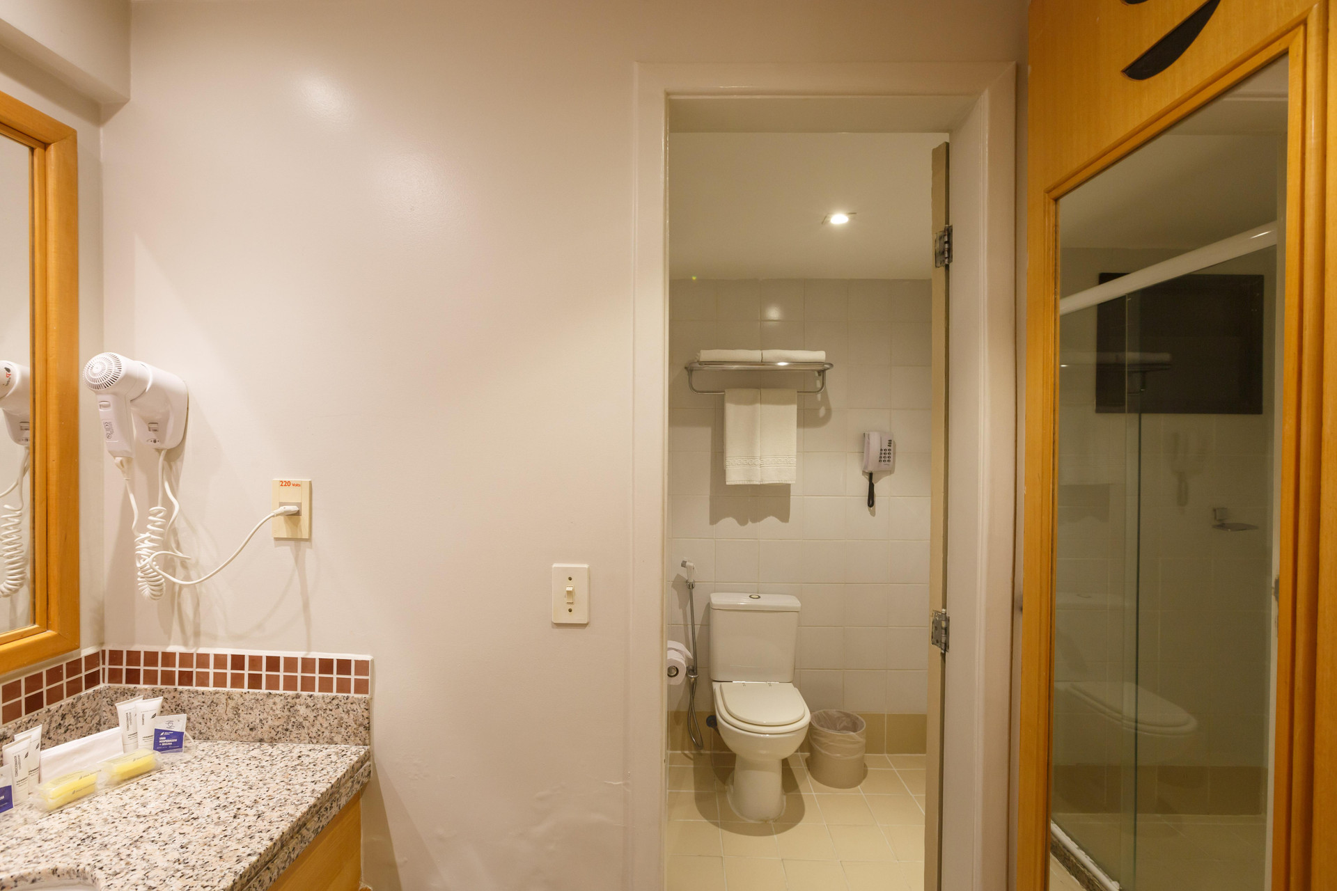 Deluxe, Double Bed, Side View، Blue Tree Towers Fortaleza Beira Mar 4/5