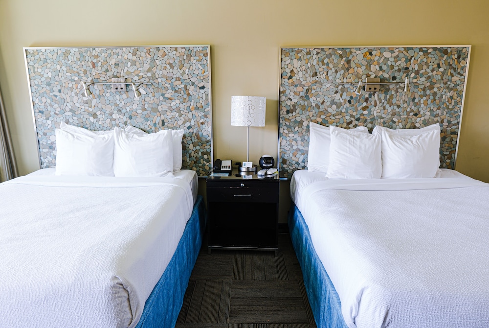 DELUXE, 2 QUEEN BEDS, ACCESSIBLE