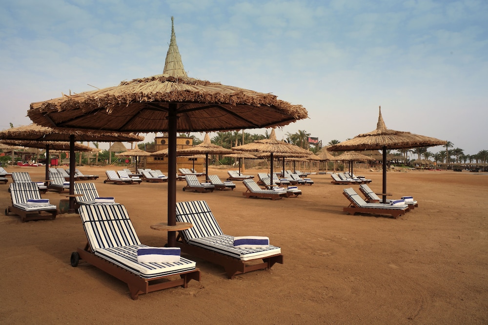 Coral Sea Holiday Resort And Aqua Park 75/77