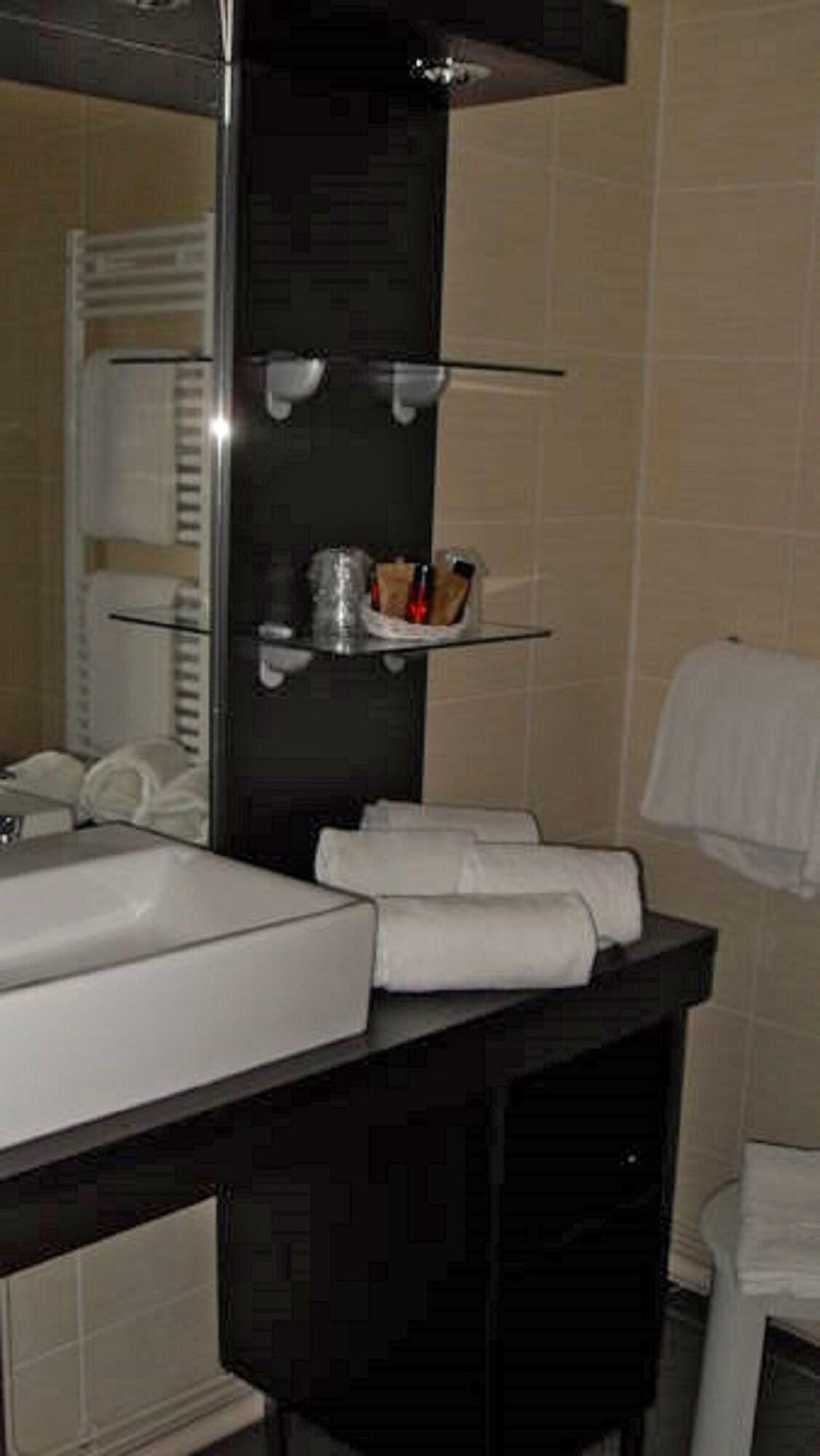 HOTEL DES REMPARTS 23/23