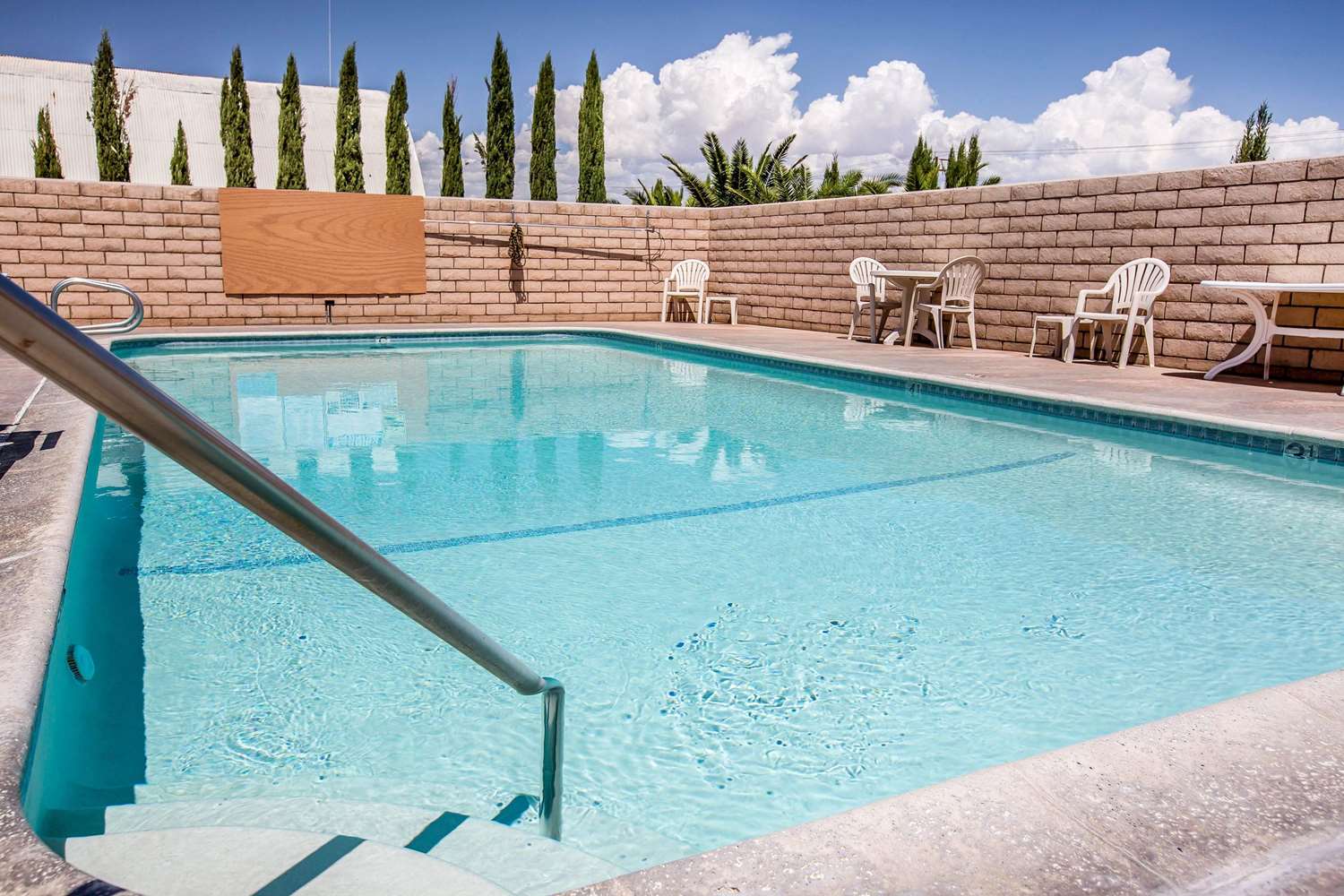 Days Inn by Wyndham Ridgecrest near China Lake Naval Station 7/14