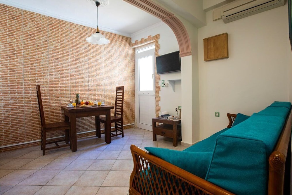 Kastro Hotel 30/50