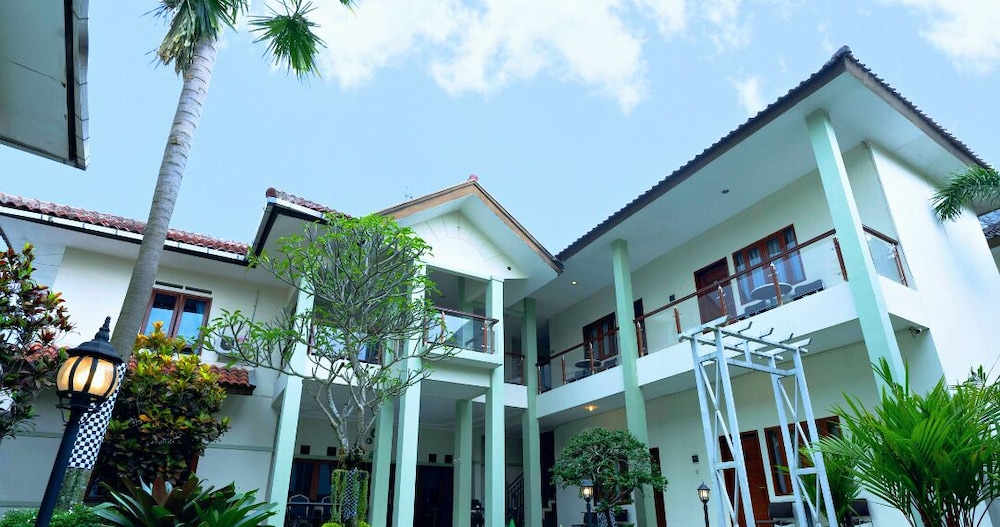 Aleyra Hotel and Villa Garut 1/50