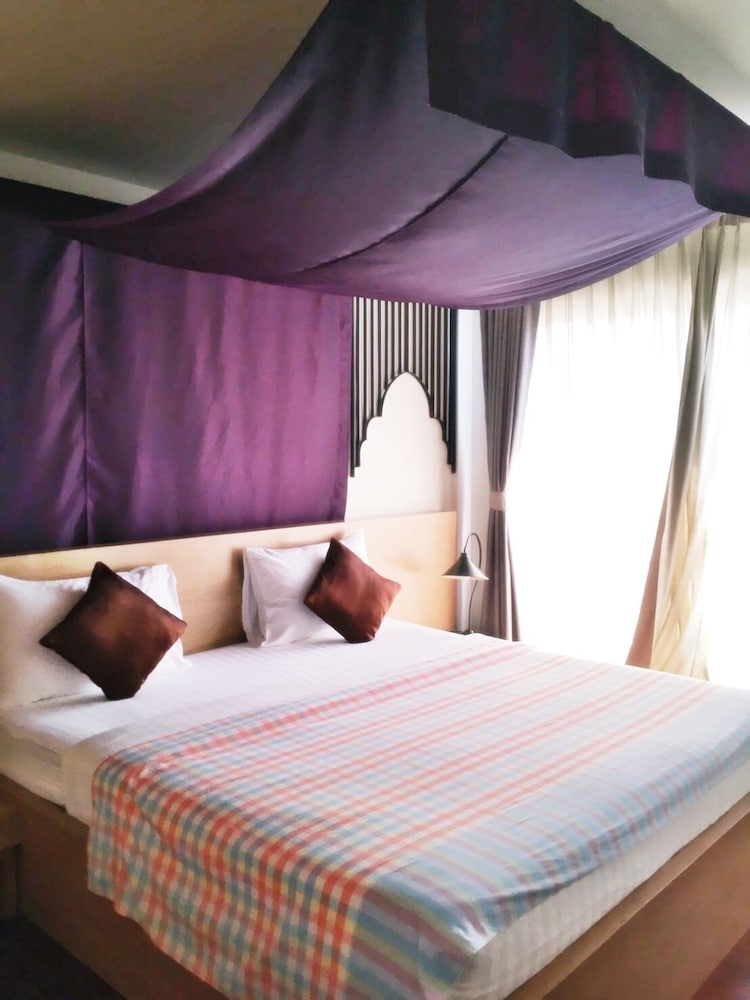 Nakorn De Sukhothai Hip Hotel 10/47