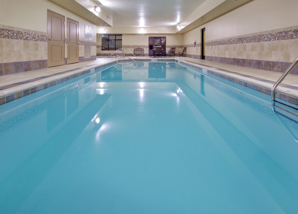 Holiday Inn Express Hotel And Suites Grand Island 36/53