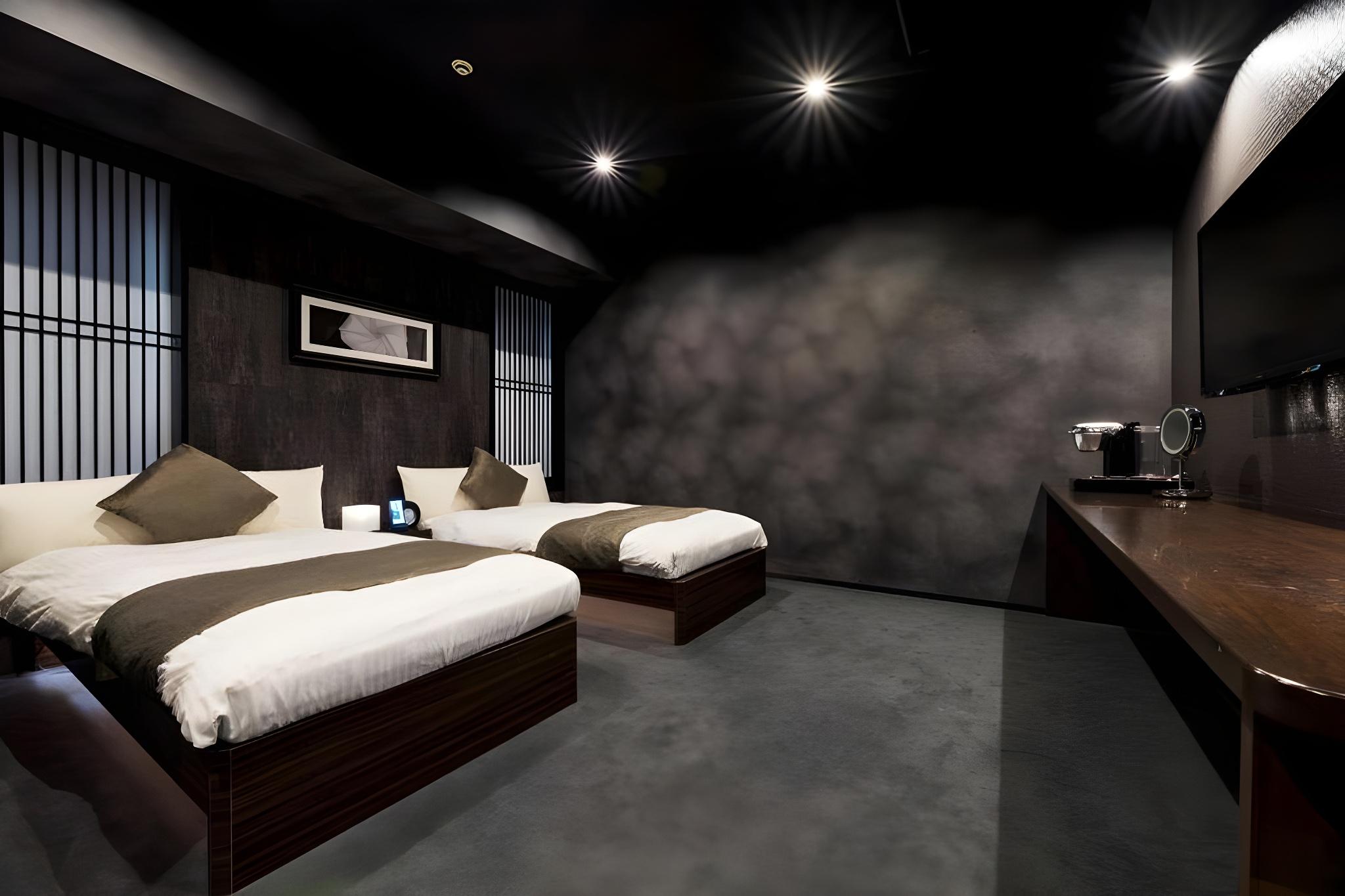 Universal, Twin Beds