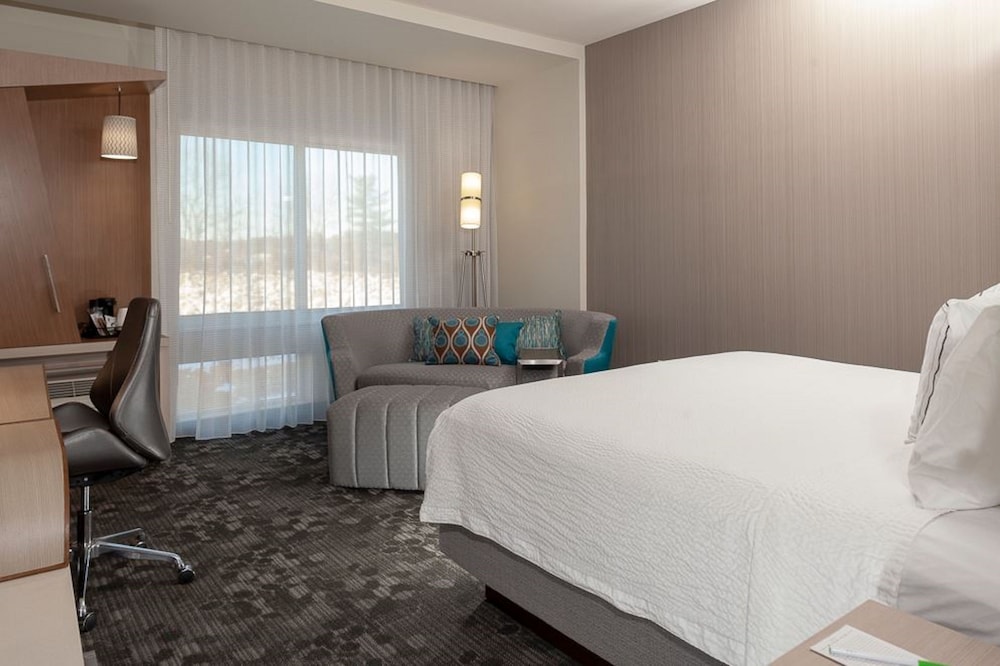 ROOM, KING BED, SOFA, ACCESSIBLE
