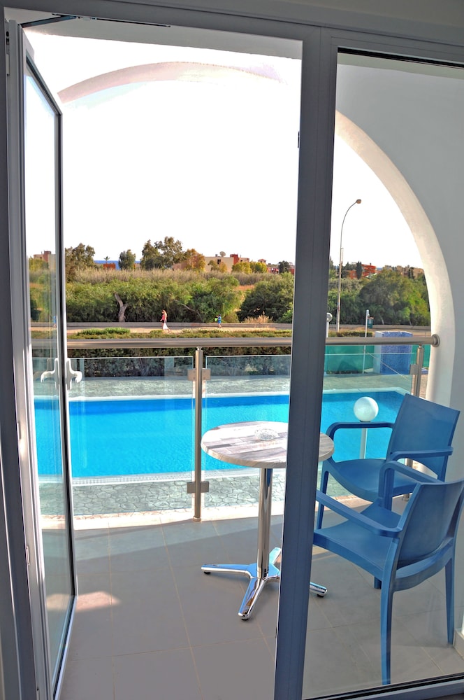 Kaos Hotel Apartments 22/41