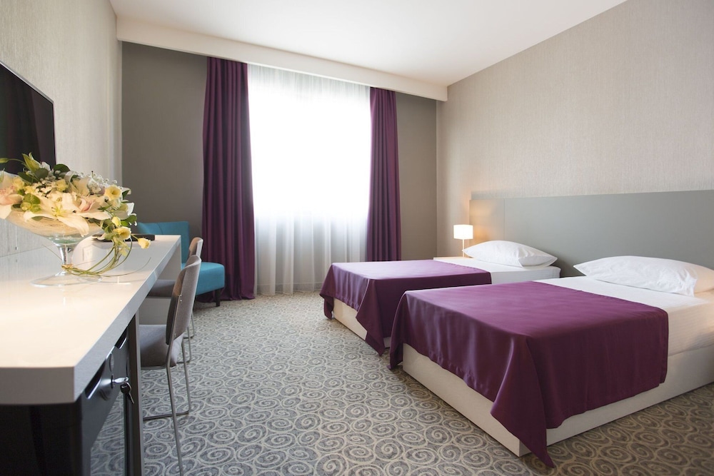 Radisson RED Belgrade 26/64
