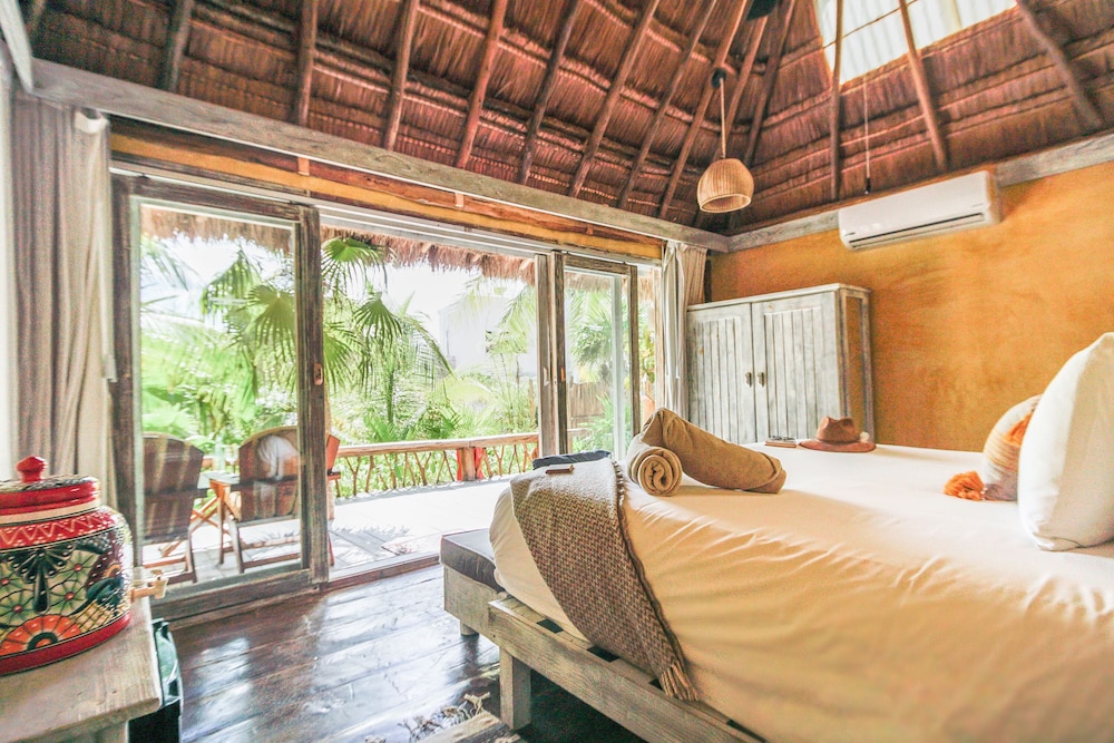 ROOM, KING BED, GARDEN VIEW