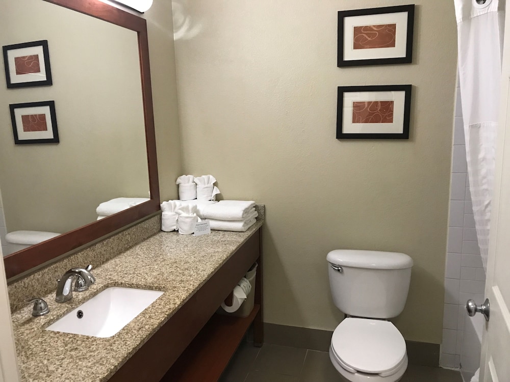 Comfort Suites Fort Collins Near University 15/35
