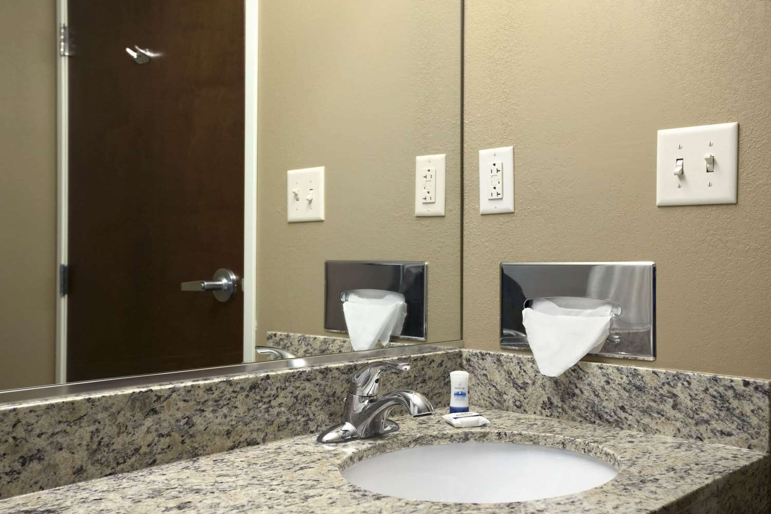 Sonesta Essential Fairmont 10/10
