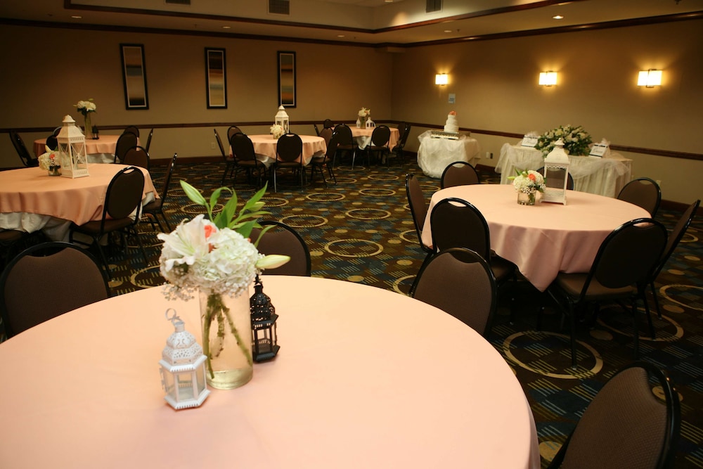 Best Western Plus Goldsboro 27/32