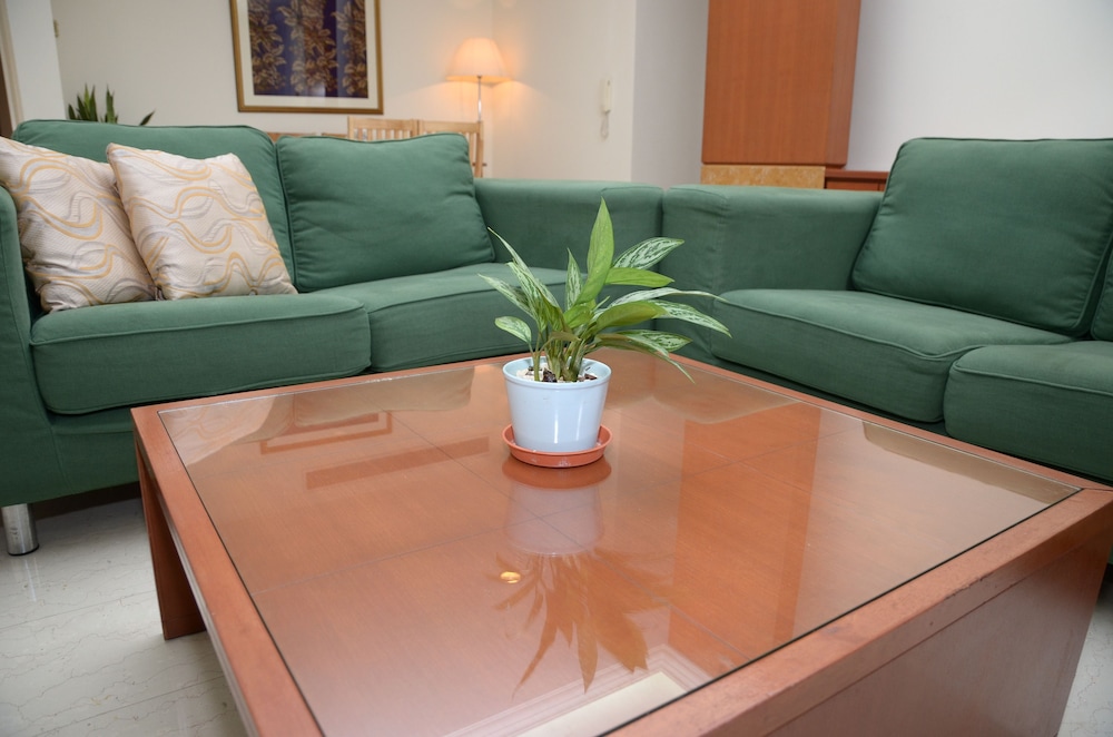 THE MAPLE SUITE 28/50