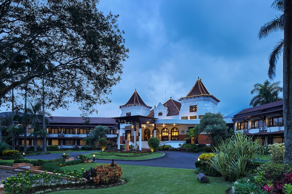 El Hotel Kartika Wijaya Batu 53/57