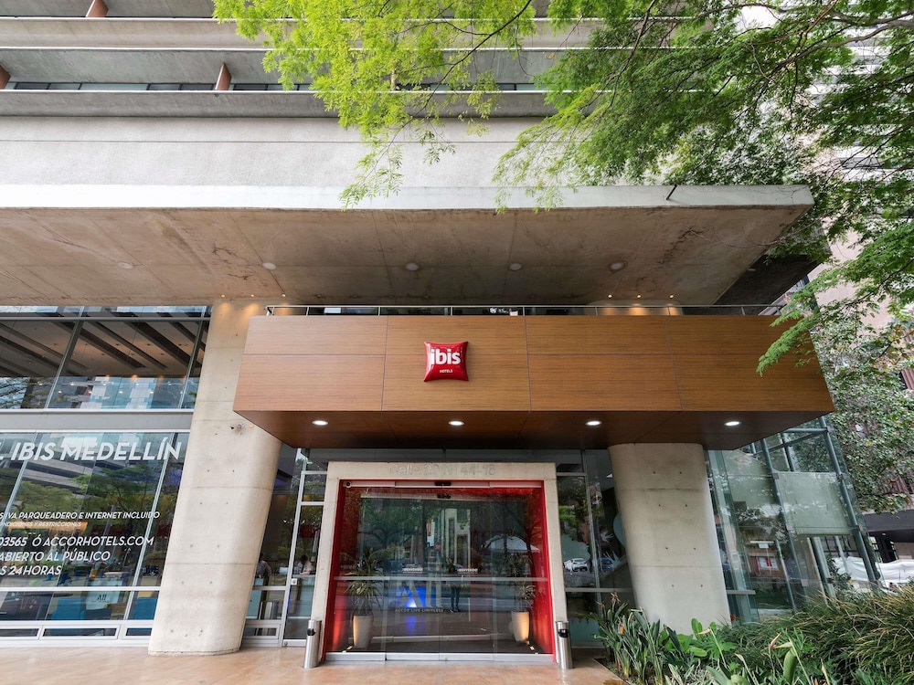 Ibis Medellin 3/67
