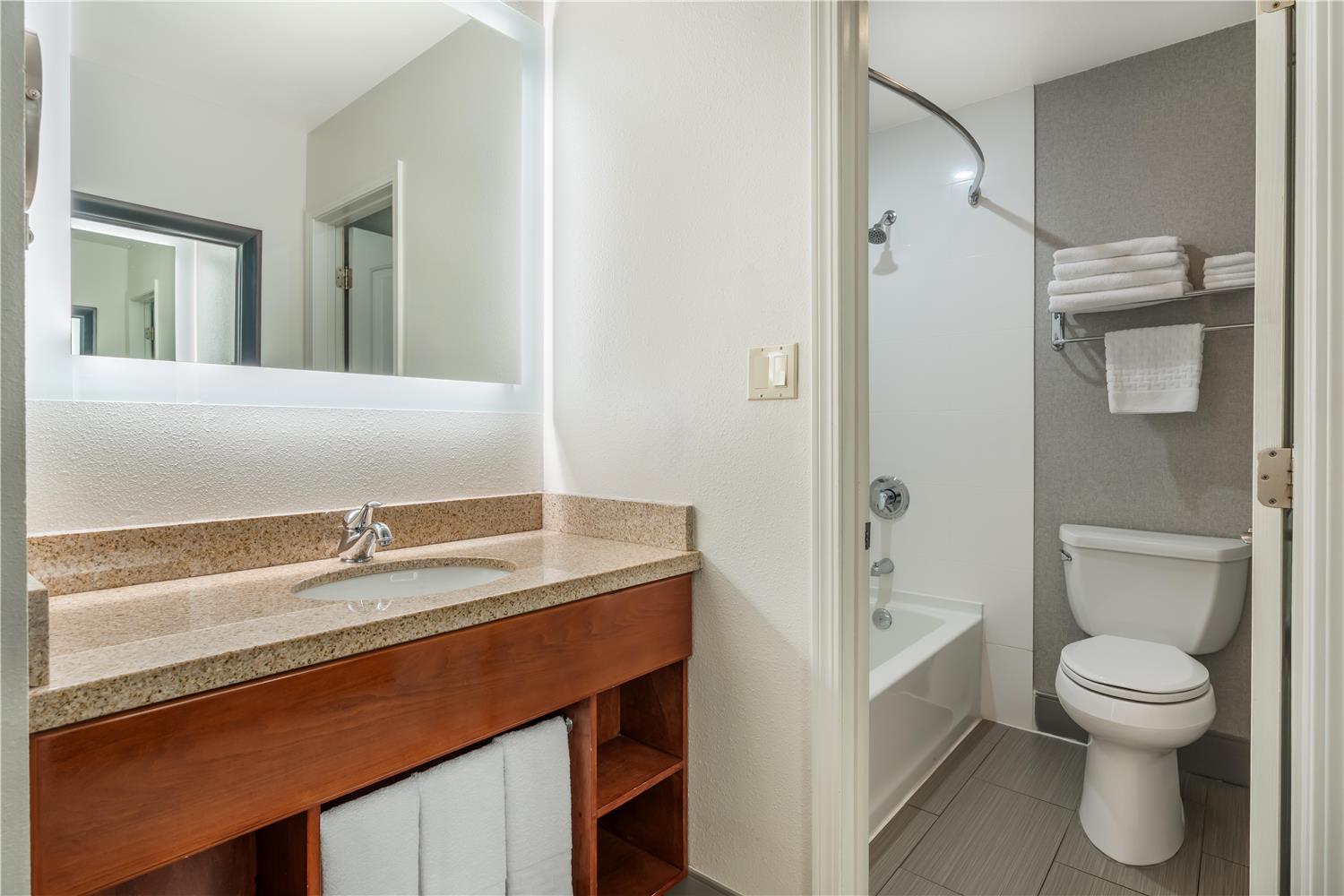 غرفة بسريرين مزدوجين، Best Western Plus Clocktower Inn 4/4