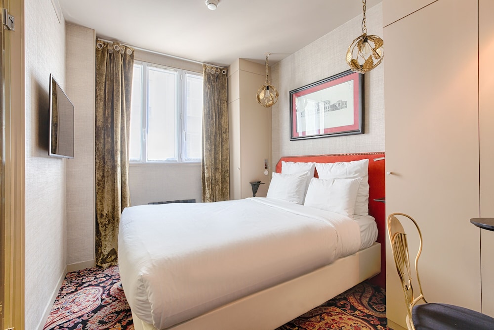 Room at NEW Hotel Republique, PARIS