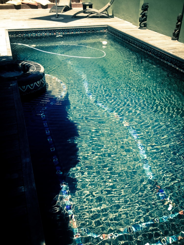 Singa Town Lodge 46/58