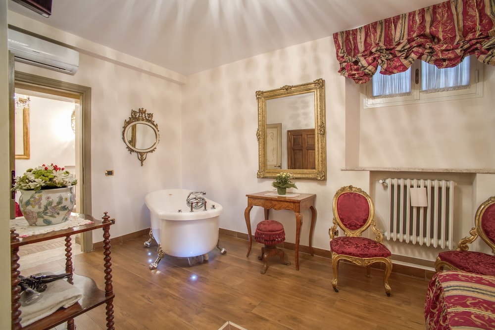 Navona Gallery Suites 36/50