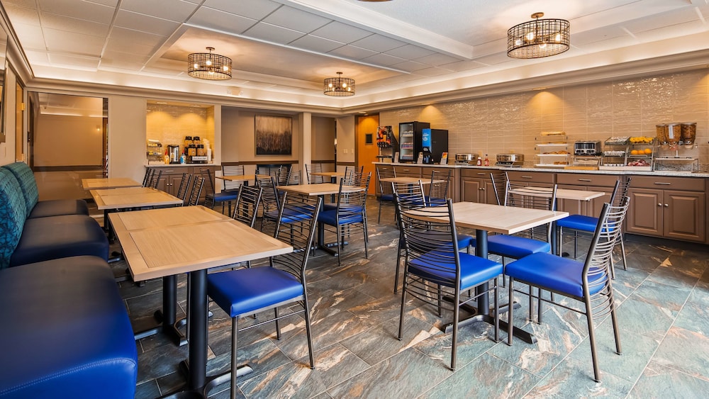 Best Western Plus Hudson I-94 18/28