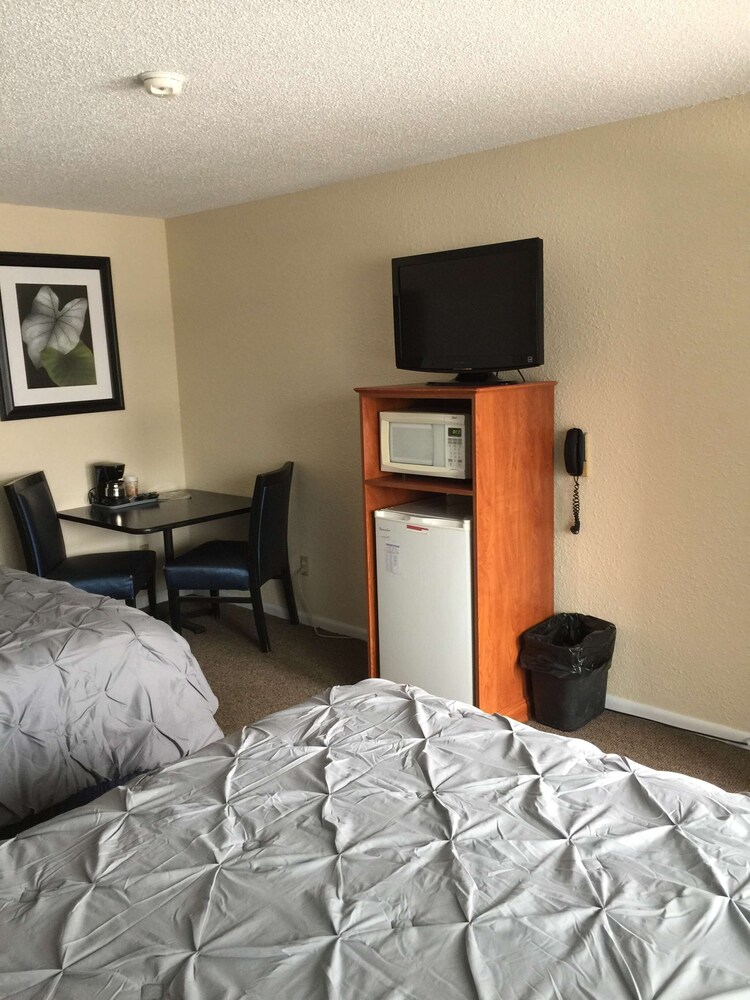 T-59 Motel Thief River Falls 2/34
