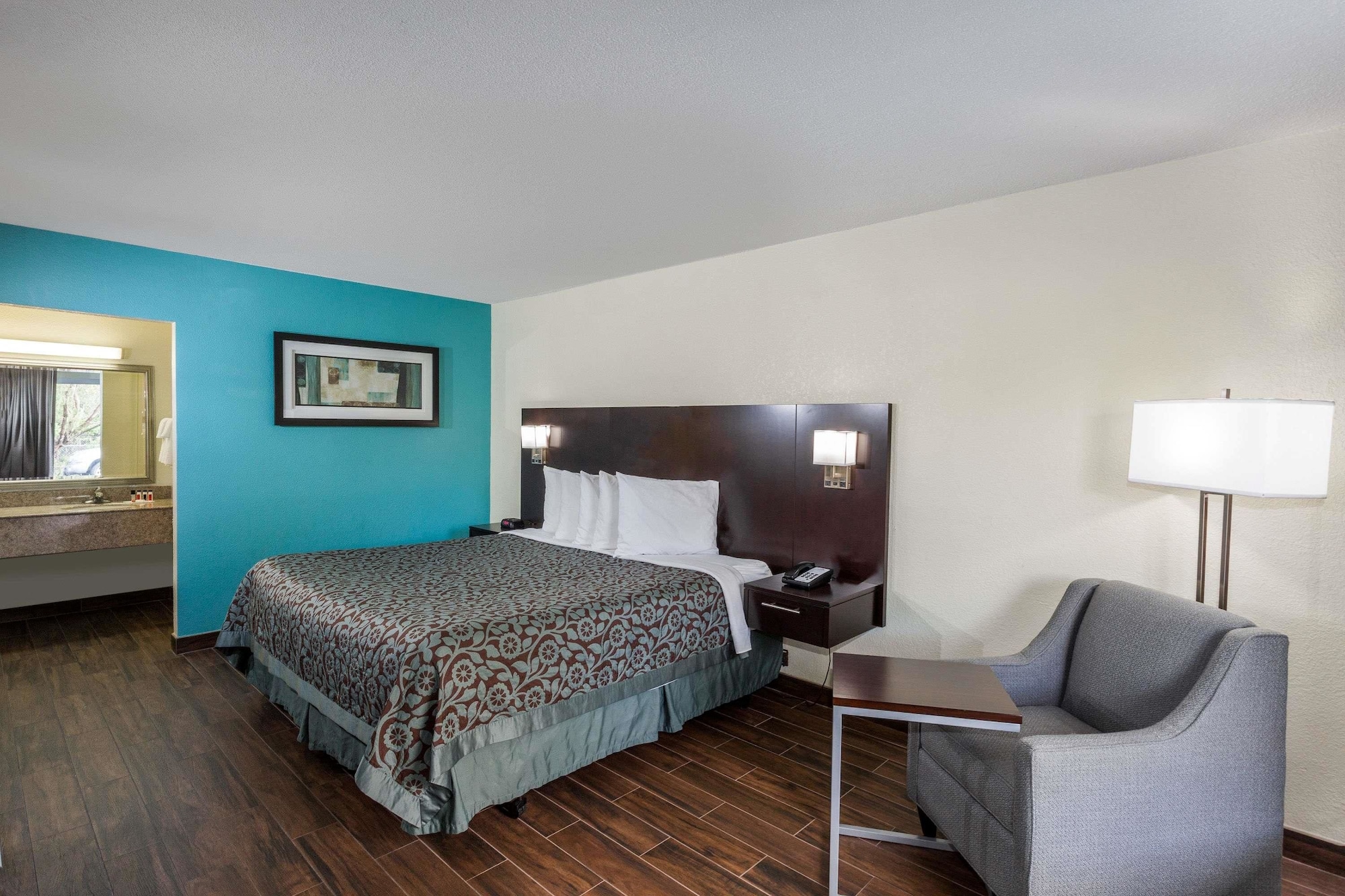 غرفة بسرير كينج يُسمح فيها بالحيوانات الأليفة، Days Inn By Wyndham Melbourne 2/5
