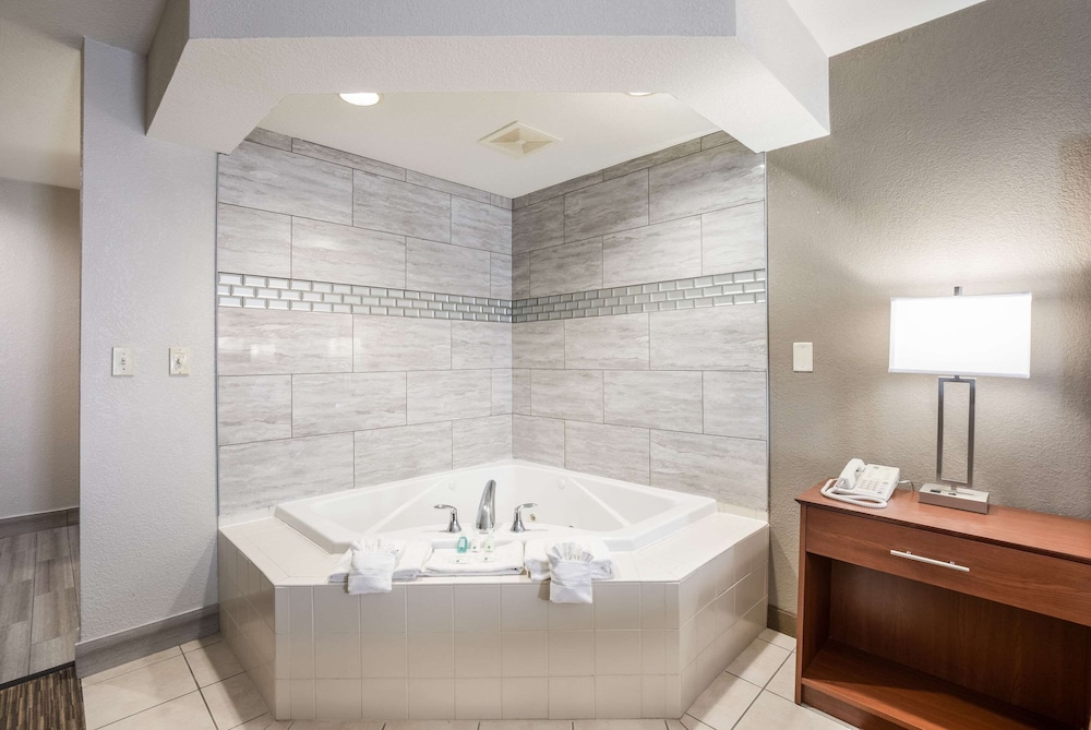 Quality Inn & Suites Lodi I-90 14/39