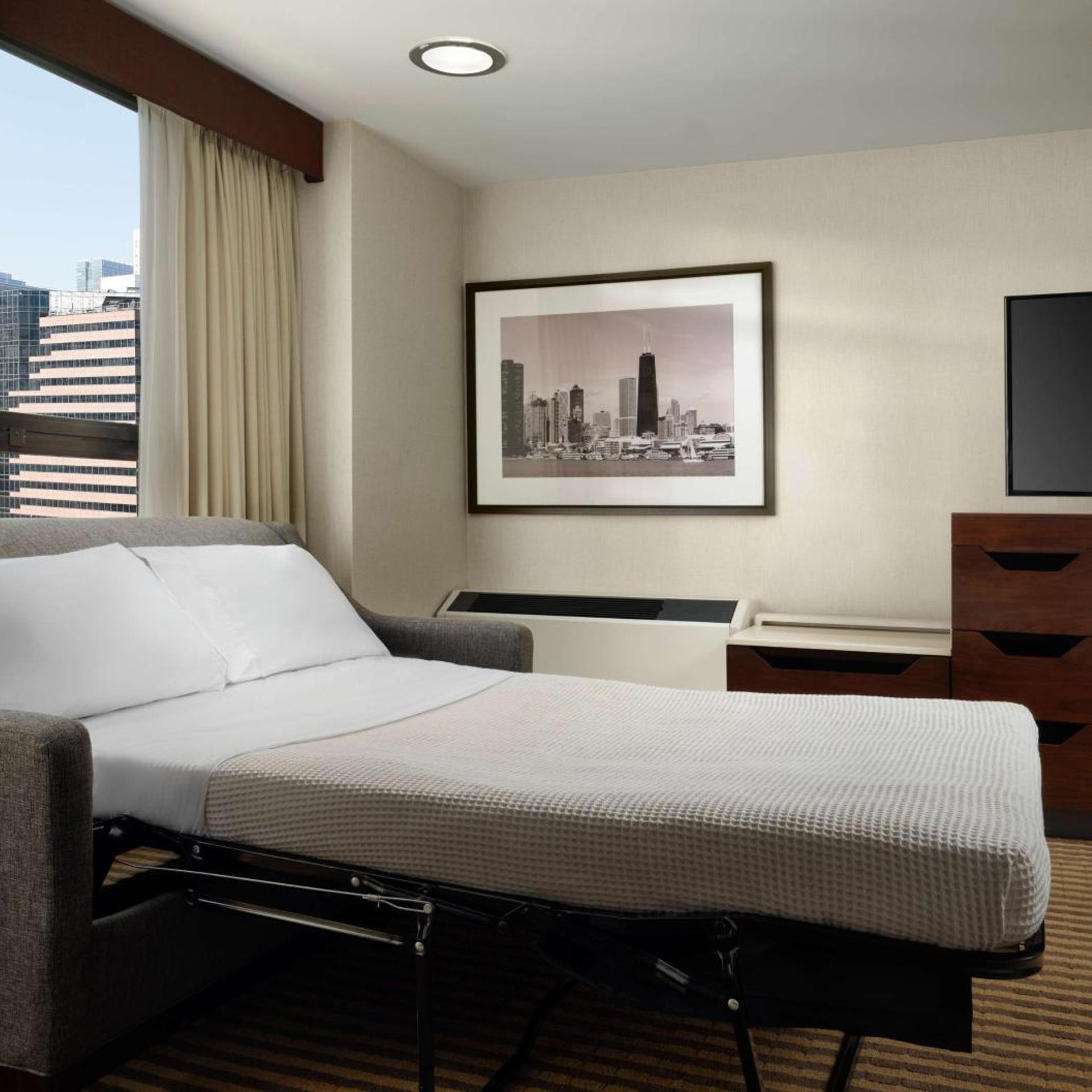ROOM, KING BED, SOFA